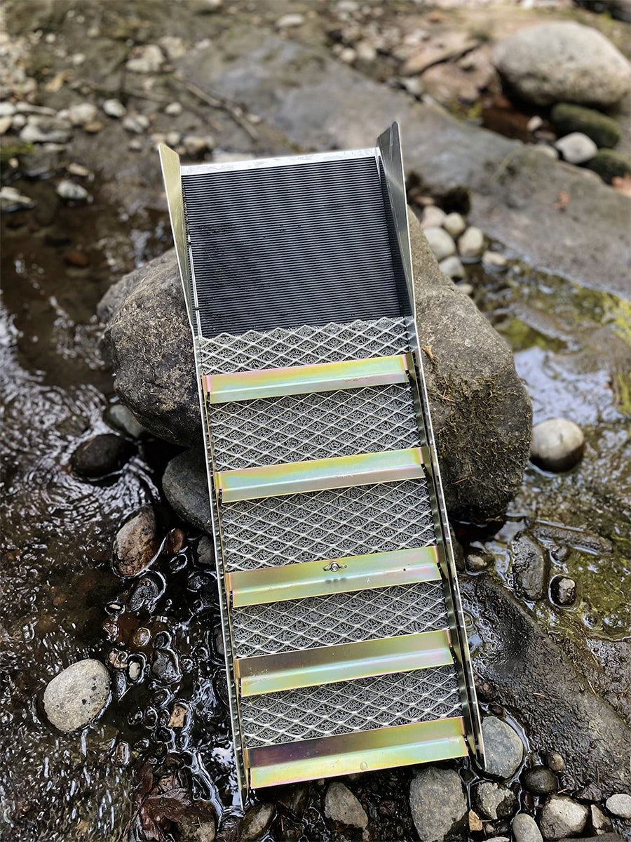 What is a sluice box efficient way to gold pan with miners moss or matting