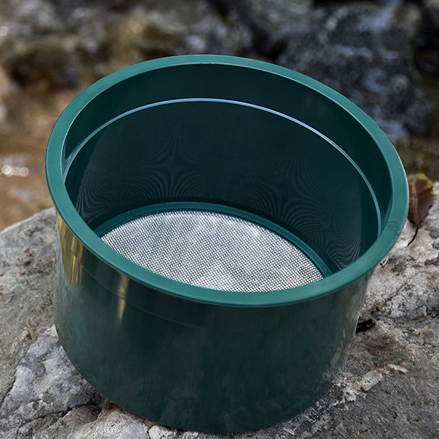 gold panning kit with mini sluice box and backpack