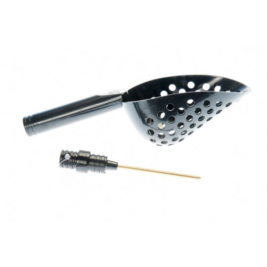 Metal detector wand with classifying trowel for sifting through dirt and rock