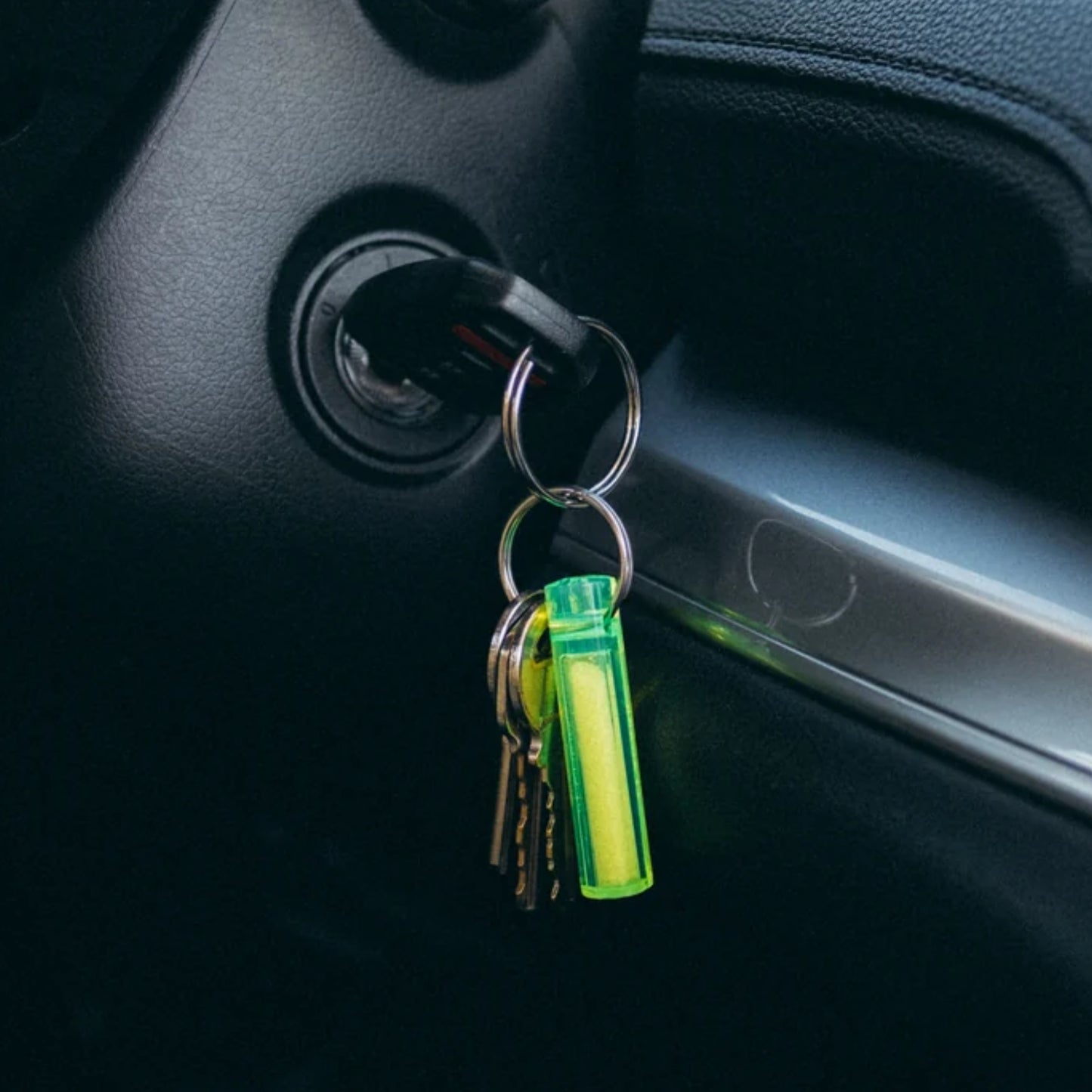 GEAR AID 2 Inch Ni Glo Gear Marker on Keychain (2 Colors)