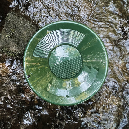 10-inch green triple-riffle gold pan for prospecting (view 3).