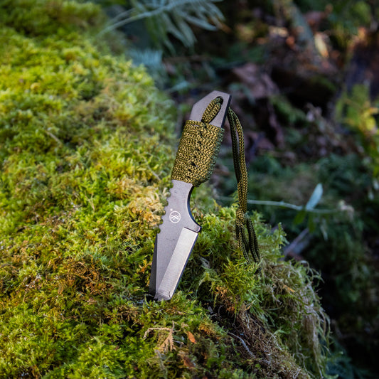 Small paracord blade with fire starter flint survival knife 