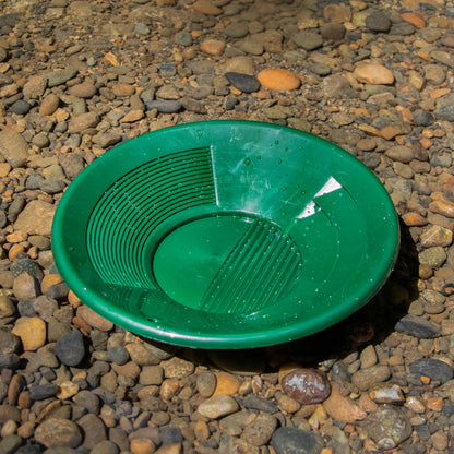 10-inch green triple-riffle gold pan for prospecting (view 4).
