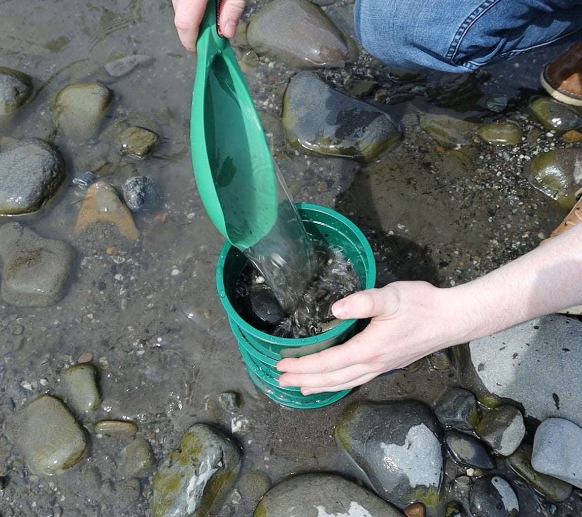 Creekside Gold Panning Kit with Drawstring Backpack and Mini Classifiers, 13pc