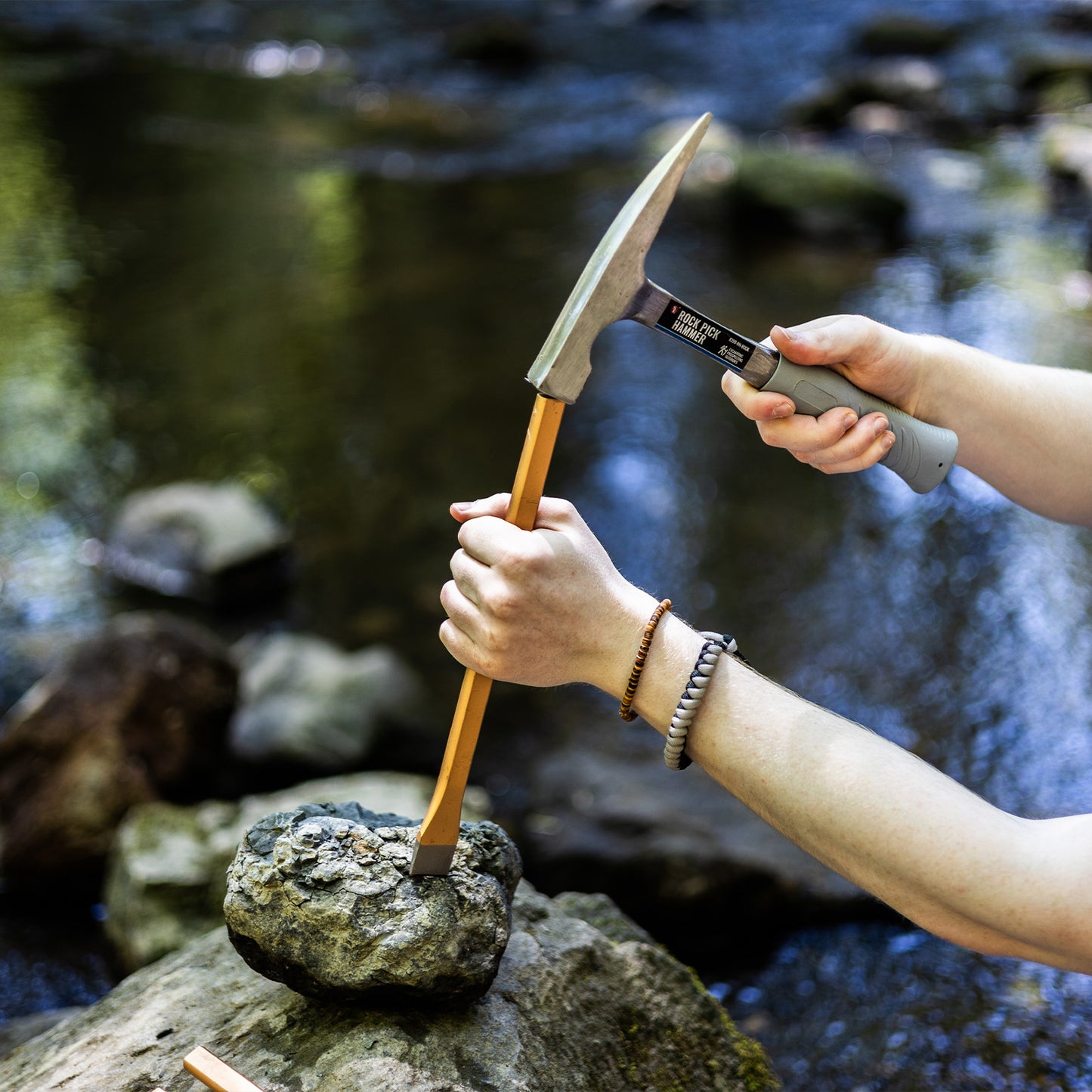 Dual Sided Geology Rock Pick Hammer Gold Prospecting Equipment, 20oz